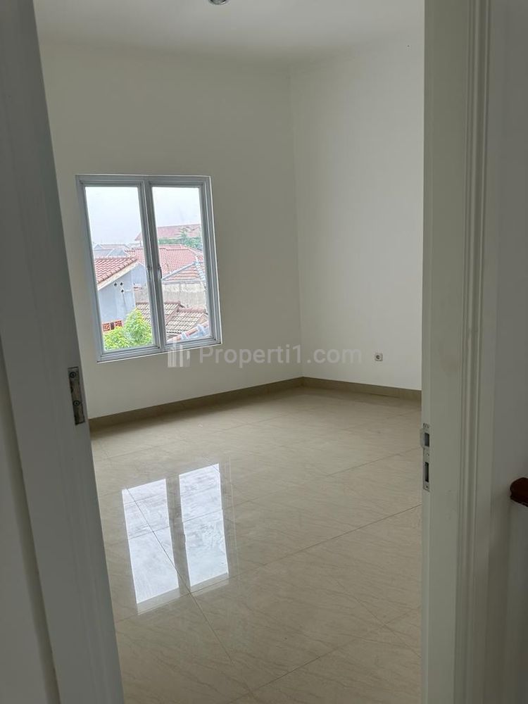 Jual Rumah Siap Huni SHM Akses Satu Mobil Luas Tanah Fisik 170 m², Bangunan 300 m², 3 Lantai di Tebet Timur, Dekat MT Haryono, Jakarta Selatan