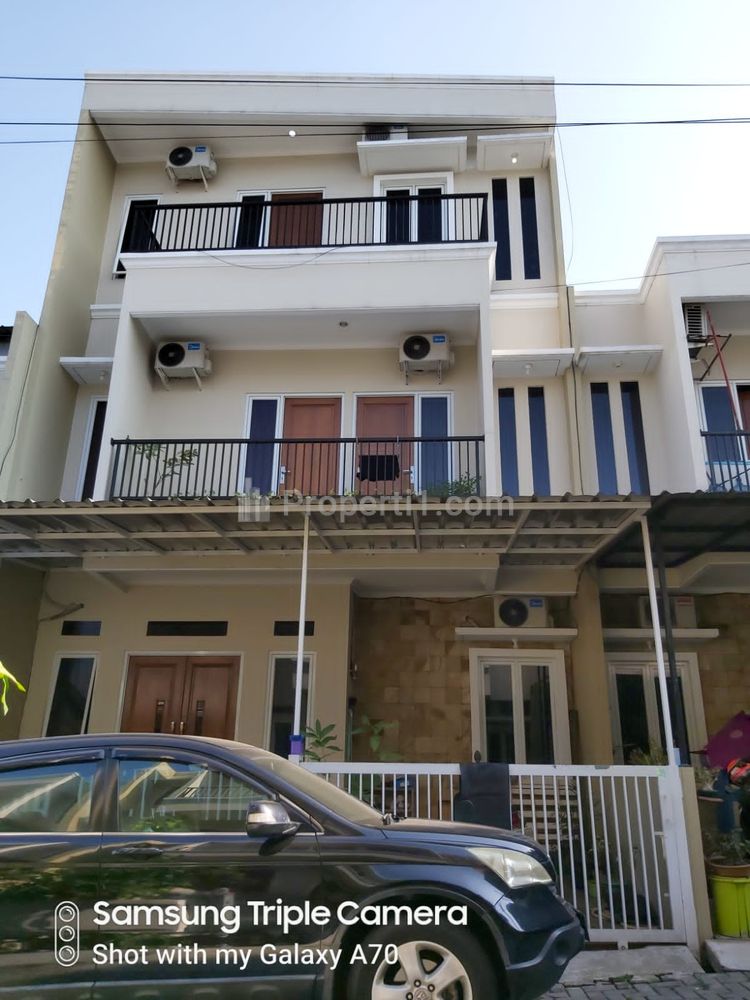 Dijual Rumah Dalam Cluster 3 Lantai di Ciledug, Tangerang