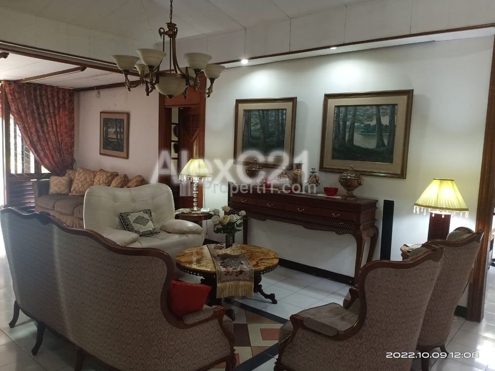 Dijual Rumah Strategis Cantik (Hitung Tanah Saja) di Mampang Prapatan, Jakarta Selatan