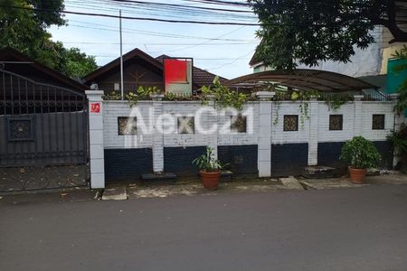 Dijual BU Rumah Strategis Cantik (Hitung Tanah Saja) di Mampang Prapatan, Jakarta Selatan