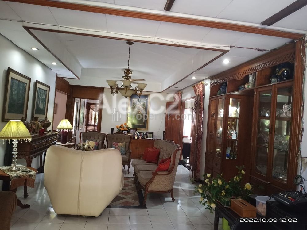 Dijual Rumah Strategis Cantik (Hitung Tanah Saja) di Mampang Prapatan, Jakarta Selatan
