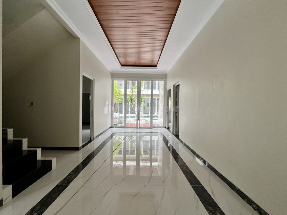 Dijual Rumah Baru Mewah Kolam Renang di Jl. Palagan Km 7 Sleman Yogyakarta, Dekat UGM, Al Azhar, Yis, Hyatt