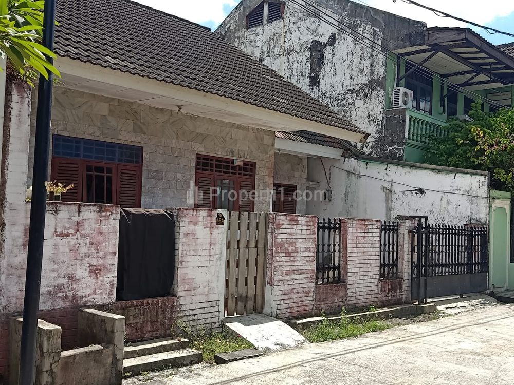 Dijual Rumah dengan Carport, Akses Exit Tol Jati Bening Bekasi