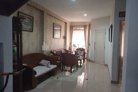 Jual Rumah di Bintaro Dekat Tol Pondok Ranji Tangerang Selatan - 3 Kamar Tidur Semi Furnished