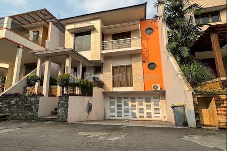 Jual Rumah Minimalis Modern 4 Bedroom di Lebak Bulus Jakarta Selatan