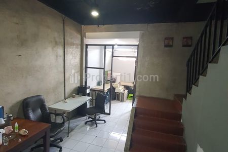 Jual Ruko Crown Palace di Soepomo Tebet Jakarta Selatan, Siap Pakai, Cocok untuk Perkantoran dan Usaha Lainnya, Harga Murah di Bawah Pasaran