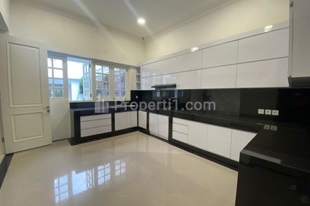 Jual Cepat Rumah Mewah Menteng, Luas Tanah 864 m2, Bangunan 1200 m2, Kolam Renang, Jakarta Pusat