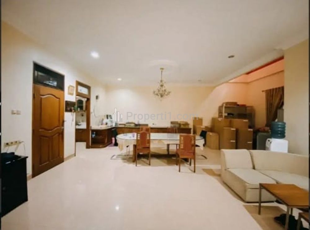 Jual Cepat Rumah Siap Huni Luas 366 m2 di Birah, Hanya 50 Meter dari Jalan Suryo, Dekat Senopati, SCBD, Kebayoran Baru, Jakarta Selatan
