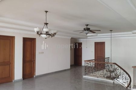 Disewakan Rumah 2 Lantai 4+2 Bedroom di Cilandak, Jakarta Selatan