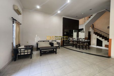 Dijual Rumah 2,5 Tingkat Fully Furnished di Komplek Cemara Asri Medan Jalan Kiwi