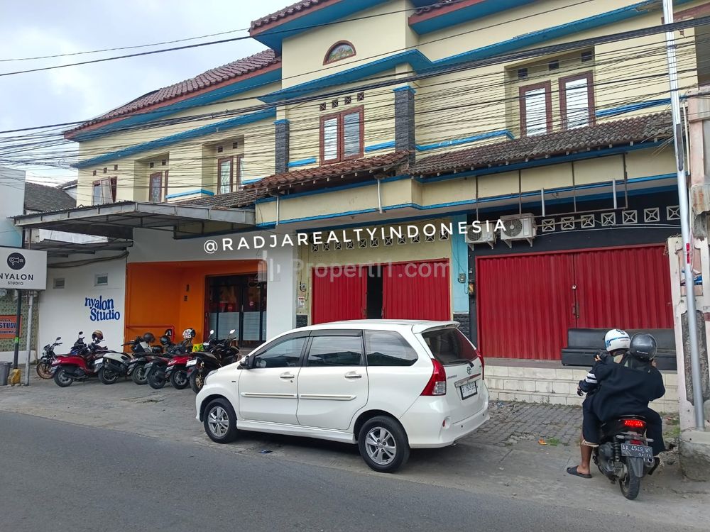 Jual Kost 23 Kamar dan Ruko Ruang Usaha di Pinggir Jalan Raya Seturan Yogyakarta Dekat UPN, STIE YKPN