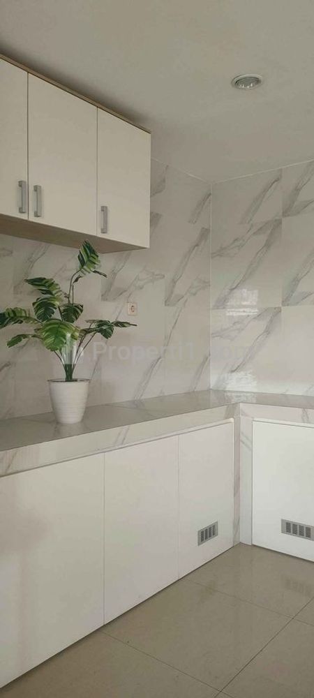 Dijual Kost Terisi Penuh 40 Kamar Bonus 3 Kios di Beji Depok Jawa Barat
