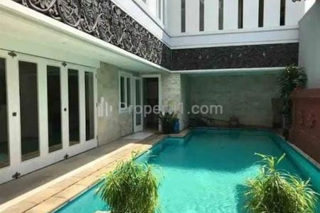 Jual Rumah SHM Siap Huni Luas Tanah 624 m2, Bangunan 750 m2, di Wijaya, Kebayoran Baru, Jakarta Selatan