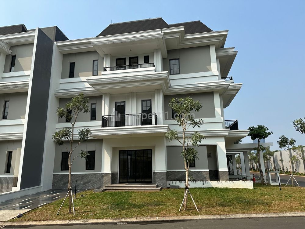 Dijual Rumah Mewah Hook 3 Lantai dengan Lift Siap Huni di Pinang Tangerang Banten