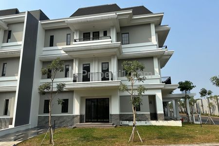 Dijual Rumah Mewah Hook 3 Lantai dengan Lift Siap Huni di Pinang Tangerang Banten