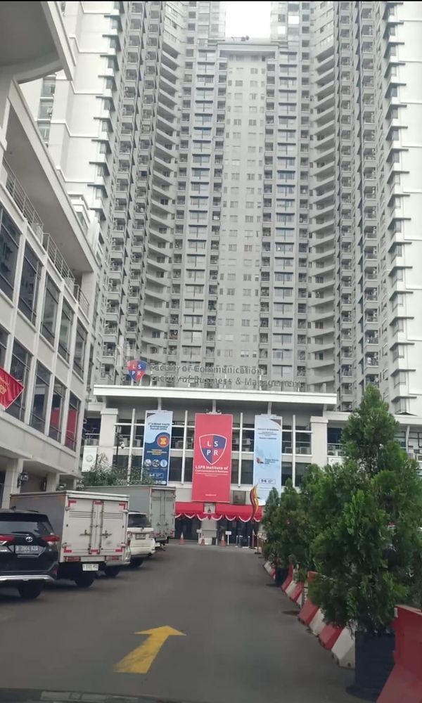 Dijual Apartemen Sudirman Park Tower B Lantai 16, Tanah Abang, Karet Tengsin, Jakarta Pusat - 3 BR Semi Furnished