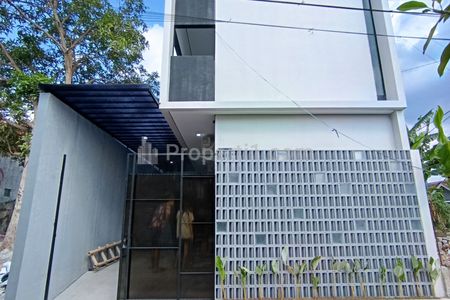 Dijual Kost Exclusive Baru 10 Kamar Full Furnish di Jl. Kaliurang Km 6 Yogyakarta Dekat UGM