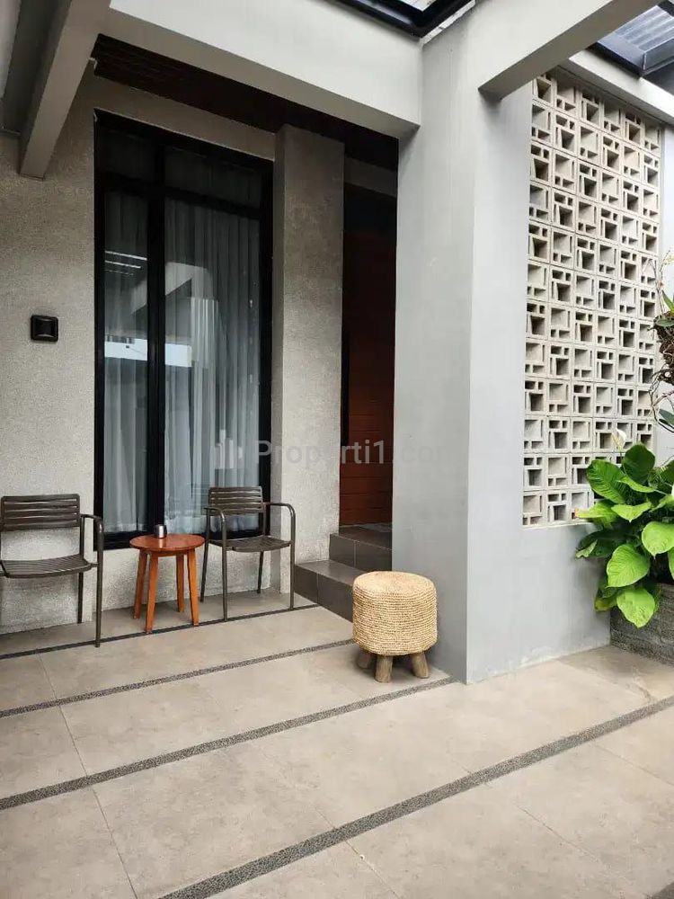 Dijual Rumah Kekinian Ada Kolam Renang di Komplek Arcamanik Endah Bandung