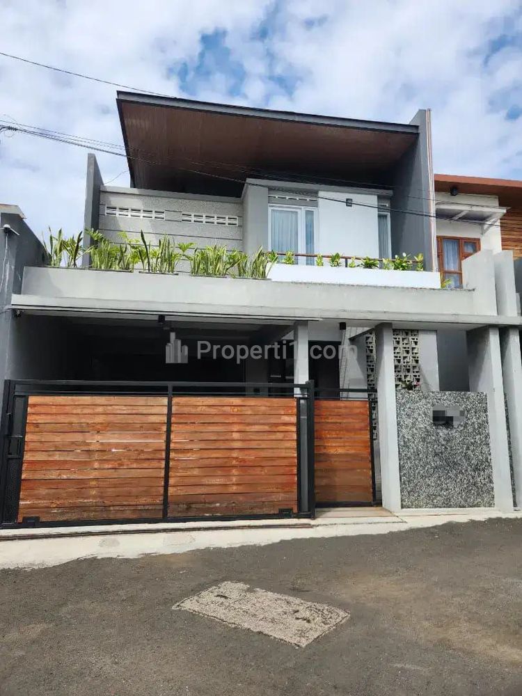 Dijual Rumah Kekinian Ada Kolam Renang di Komplek Arcamanik Endah Bandung