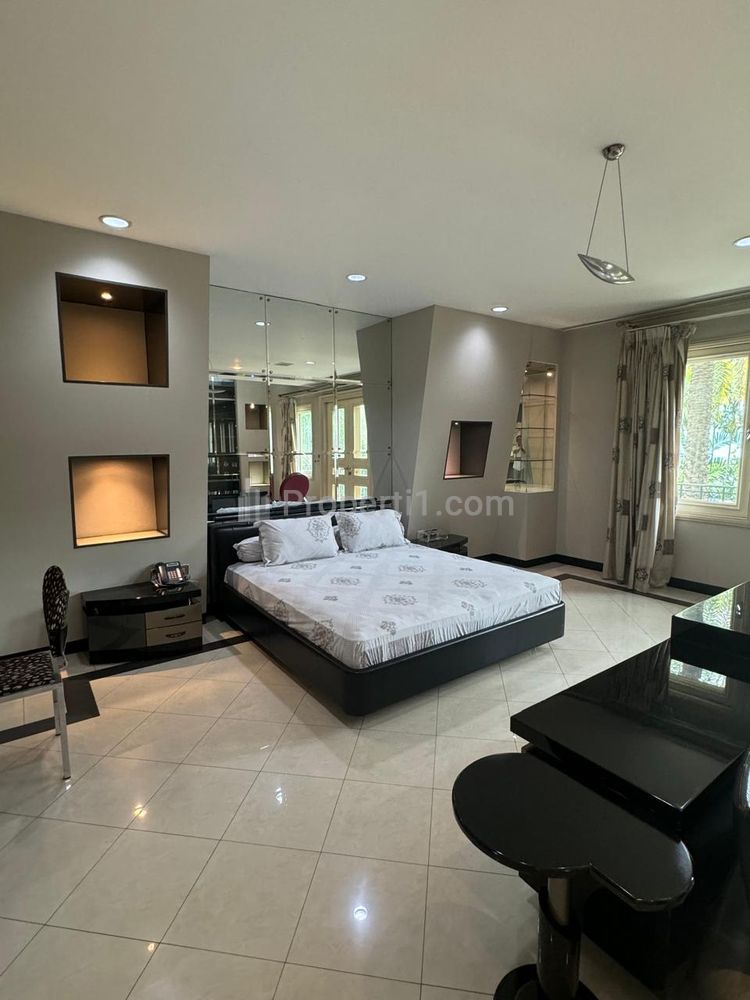 Jual Cepat Rumah Mewah 200 Meter dari Sudirman, Luas Tanah 1272 m2, Bangunan 2000 m2, Ada Kolam Renang di Selong, Kebayoran Baru, Jakarta Selatan