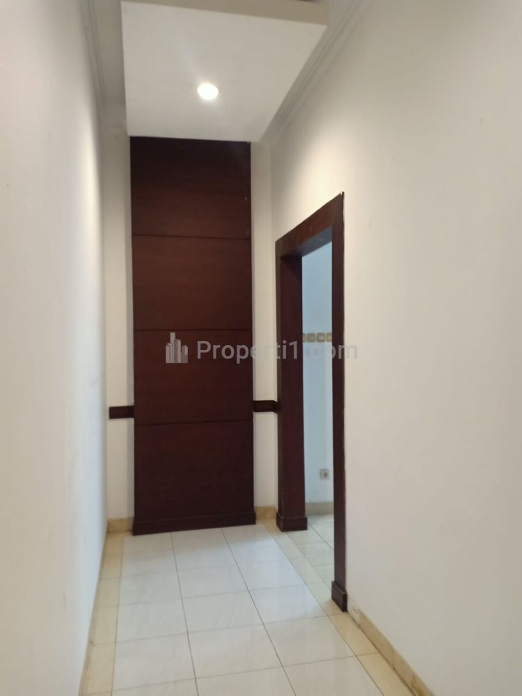 Rumah Disewakan Semi Furnished Dalam Komplek Dekat Polsek Cinere, Depok