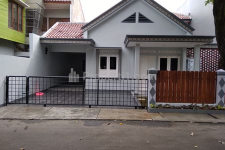 Sewa Rumah Siap Huni Murah Luas Tanah 218 m2, Bangunan 200 m2, Dekat Senopati, Kertanegara, Gunawarman, Kebayoran Baru, Jakarta Selatan