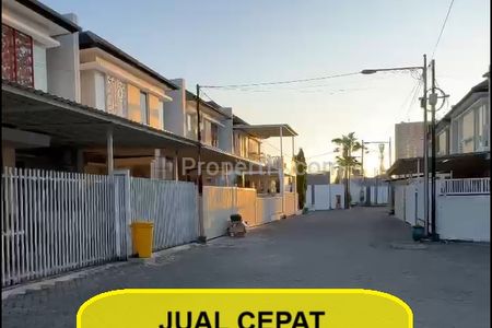 Jual Rumah Bagus Regency One Wonorejo Semi Furnished Dekat Jalan MERR Surabaya Timur Row Jalan 3 Mobil