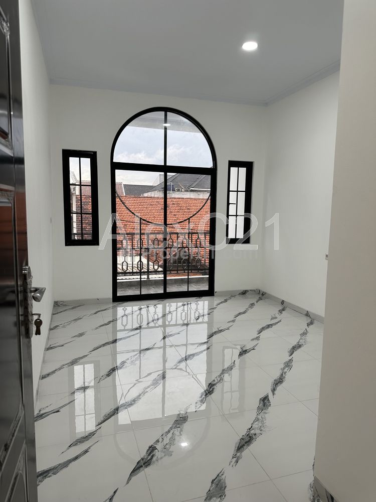 Dijual Rumah Baru 3,5 Lantai di Tanjung Duren Utara Jakarta Barat