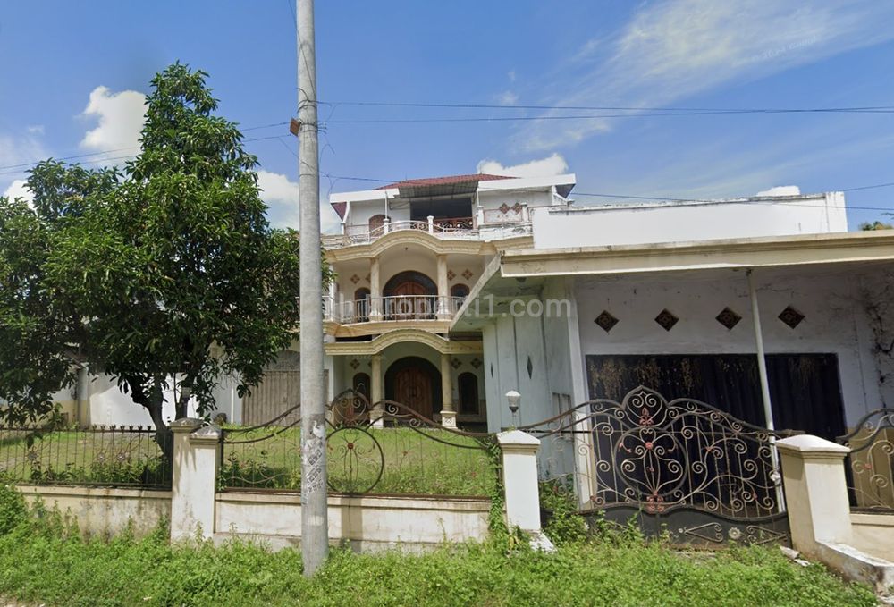 Jual Rumah di Mewah Cocok untuk Usaha di Raya Semeru Lumajang