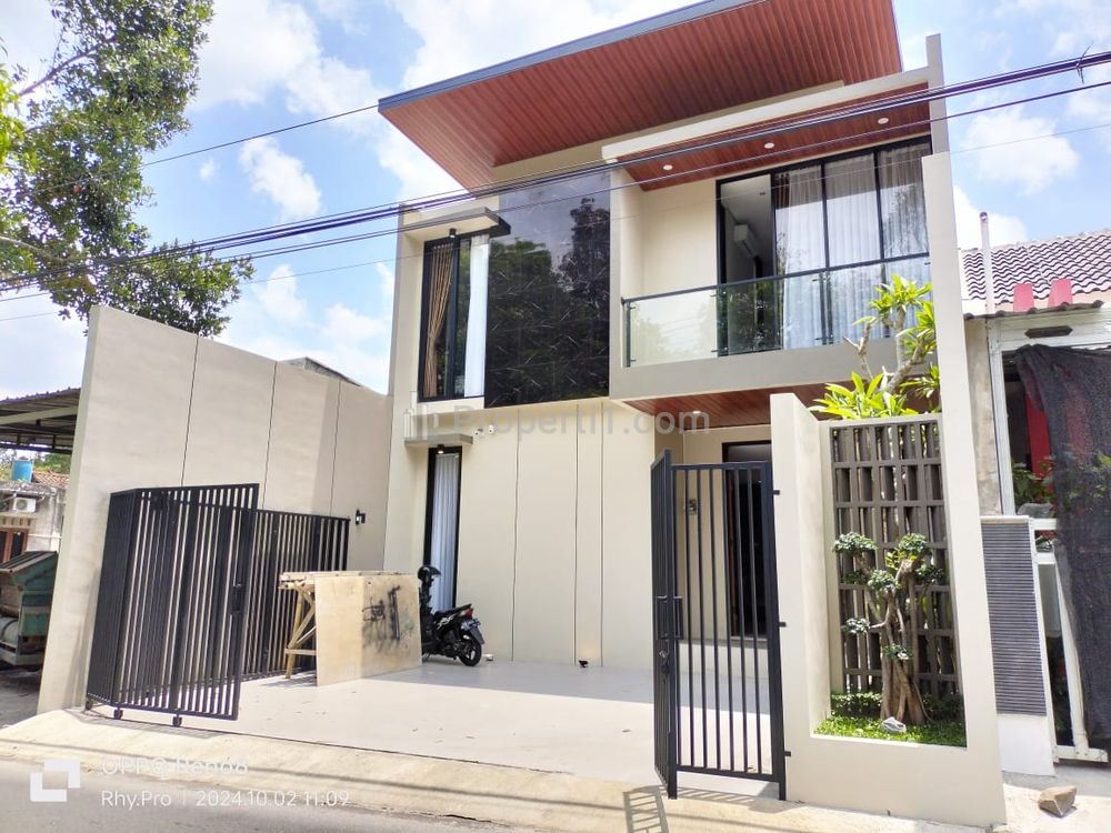 Dijual Rumah Mewah Modern FULL FURNISH Dekat Stadion Maguwoharjo, Sleman
