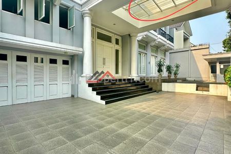 Sewa Rumah Mewah Luas Tanah 805 m2, Bangunan 750 m2, Ada Kolam Renang di Kemang, Jakarta Selatan