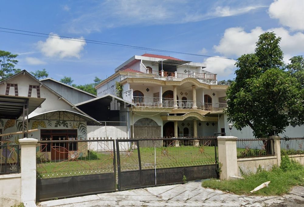 Jual Rumah di Mewah Cocok untuk Usaha di Raya Semeru Lumajang