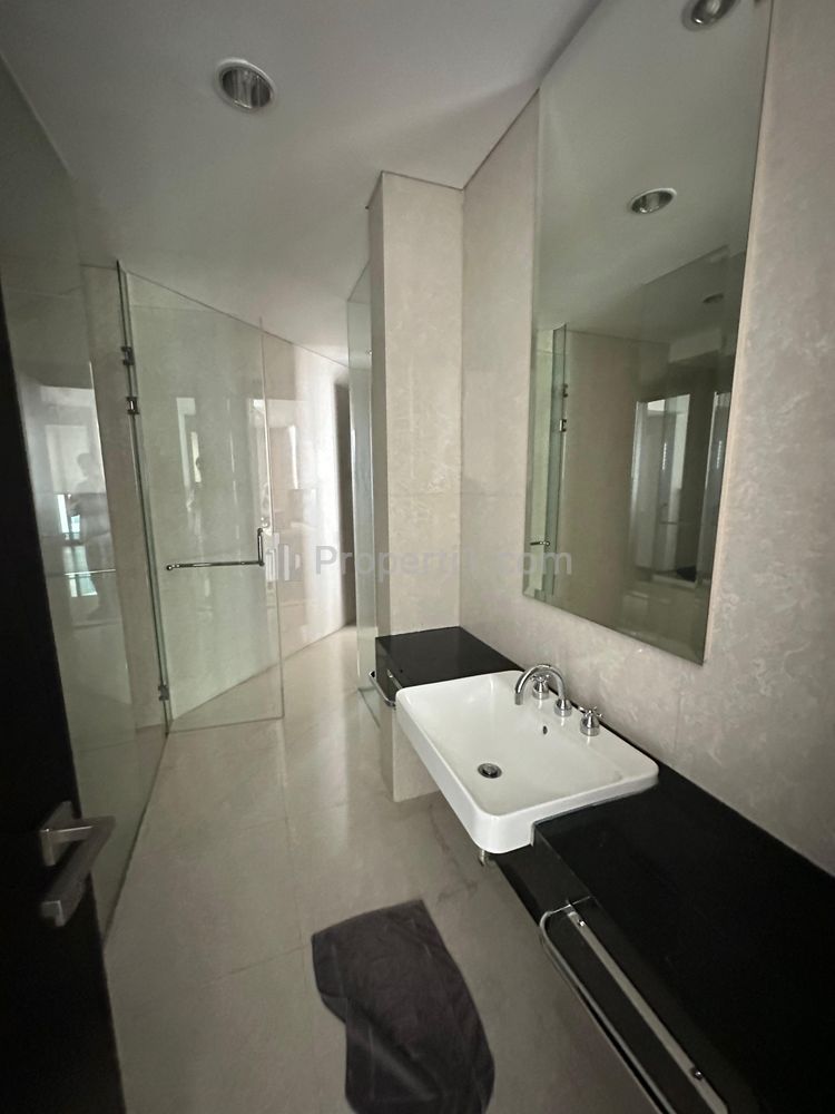 For Rent Apartment Kemang Village Penthouse 4+1 BR Full Furnished Private Lifts