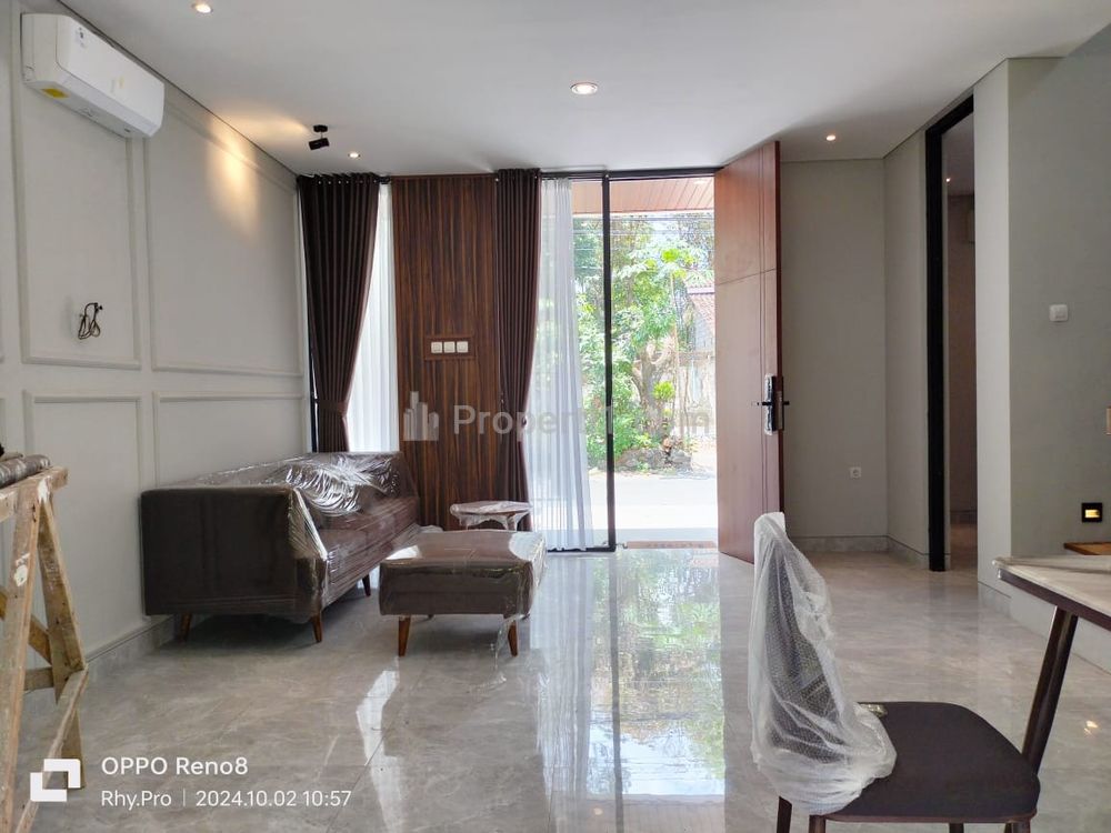 Dijual Rumah Mewah Modern FULL FURNISH Dekat Stadion Maguwoharjo, Sleman