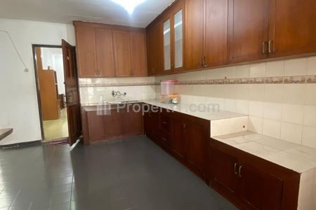 Jual Cepat Rumah SHM Luas Tanah 797 m2, Bangunan 510 m2 di Kemang Dalam, Mampang Prapatan, Jakarta Selatan