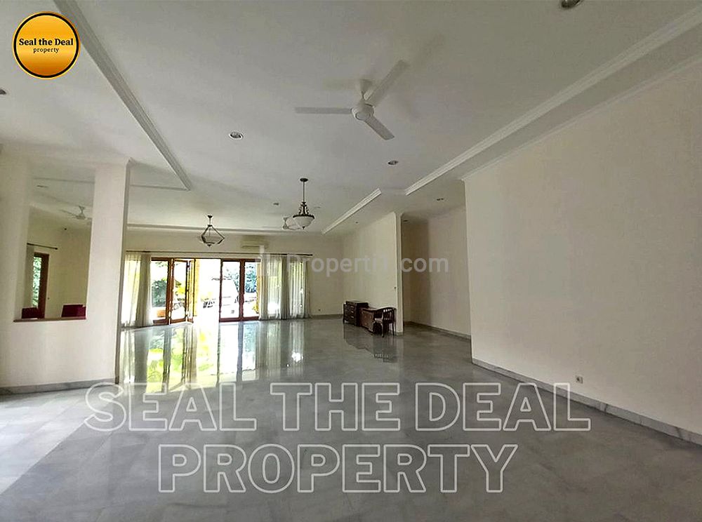 Jual Rumah Luas di Jeruk Purut/Cipete/Cilandak Jakarta Selatan STD534