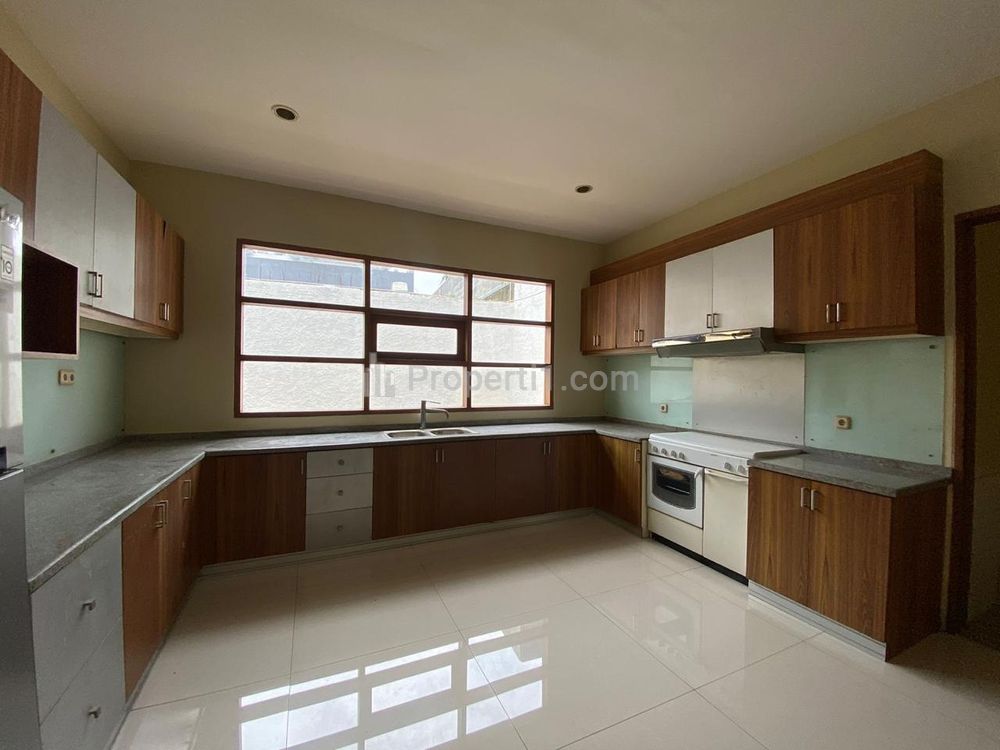 Jual Cepat Rumah SHM Luas Tanah 984 m2, Bangunan 323 m2 di Kemang Timur, Mampang Prapatan, Jakarta Selatan