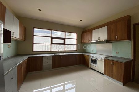 Jual Cepat Rumah SHM Luas Tanah 984 m2, Bangunan 323 m2 di Kemang Timur, Mampang Prapatan, Jakarta Selatan