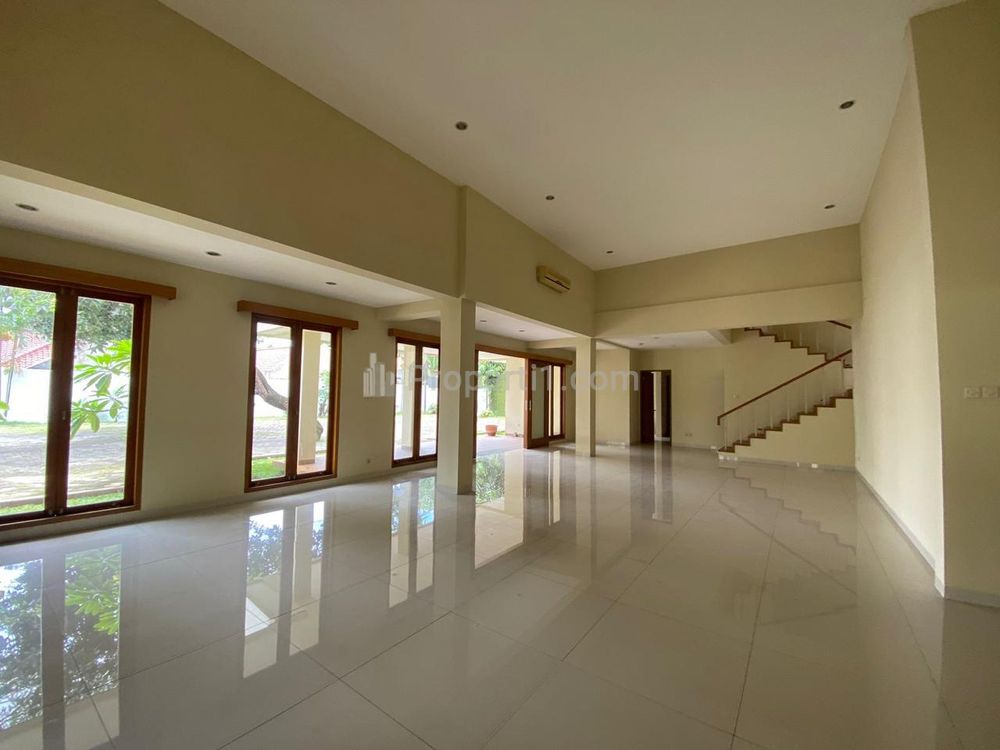 Jual Cepat Rumah SHM Luas Tanah 984 m2, Bangunan 323 m2 di Kemang Timur, Mampang Prapatan, Jakarta Selatan