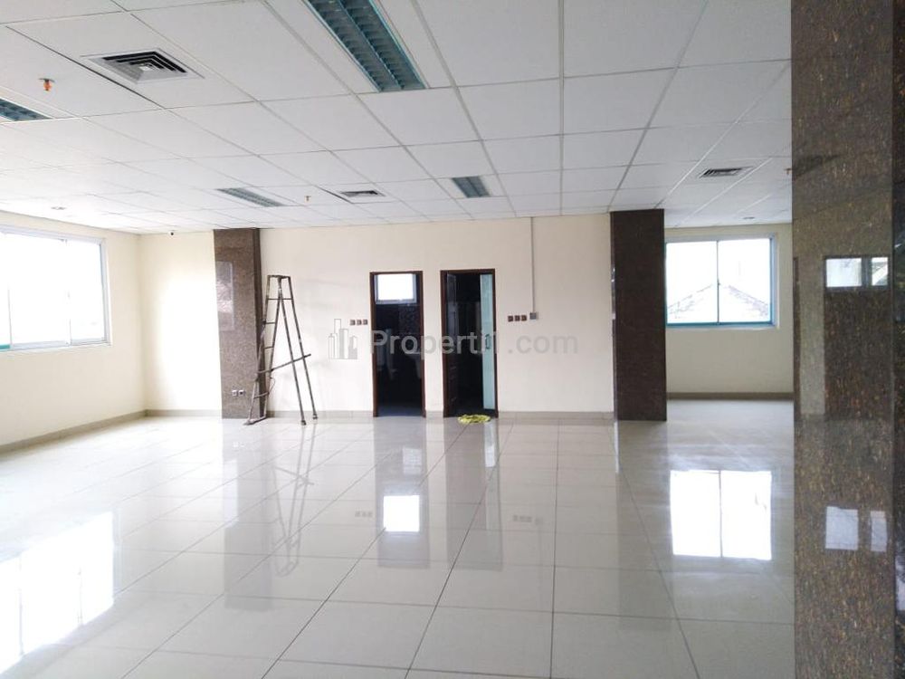 Jual Gedung Baru SHM 8.5 Lantai di Raya Mampang, Luas Tanah 1400 m2, Bangunan 8800 m2, Mampang Prapatan, Jakarta Selatan