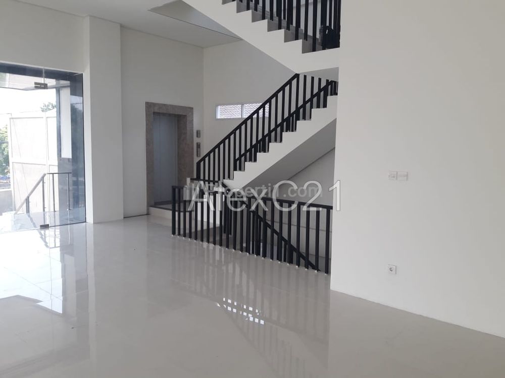 Dijual Gedung Baru di Utan Kayu Selatan, Matraman, Jakarta Timur