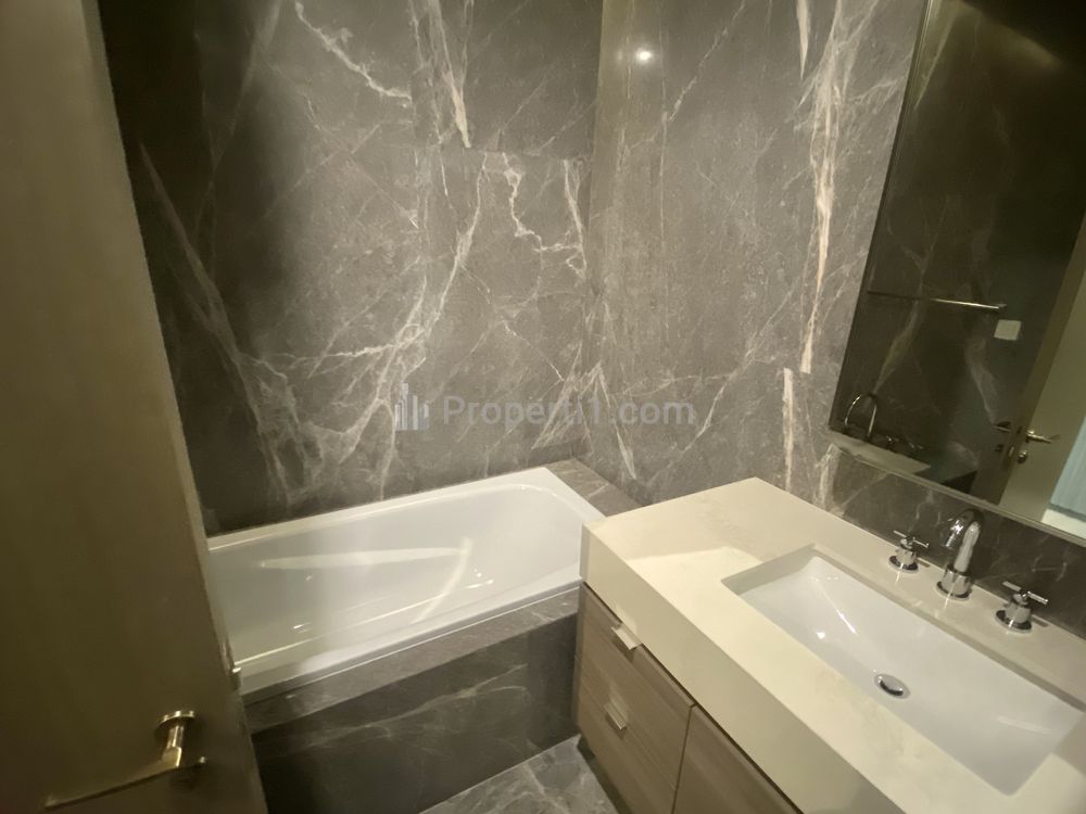 Dijual Apartemen Verde Two 2 Kamar Tidur Siap Huni Semi Furnish di Kuningan Jakarta Selatan