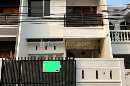 Sewa Rumah 5 Kamar Tidur di Jl Rawa Kepa Raya Tomang Jakarta Barat