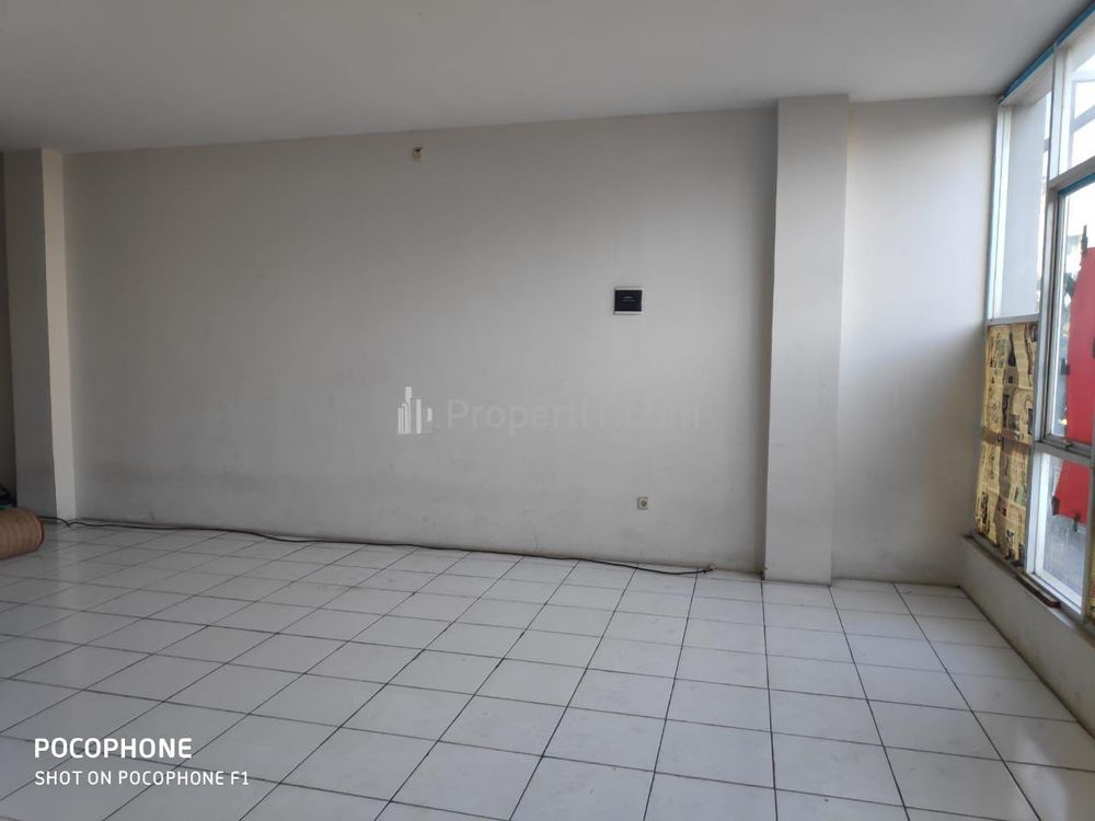 Disewakan Ruko Lokasi Strategis di Jl. Lapangan Bola, Kb. Jeruk, Kota Jakarta Barat