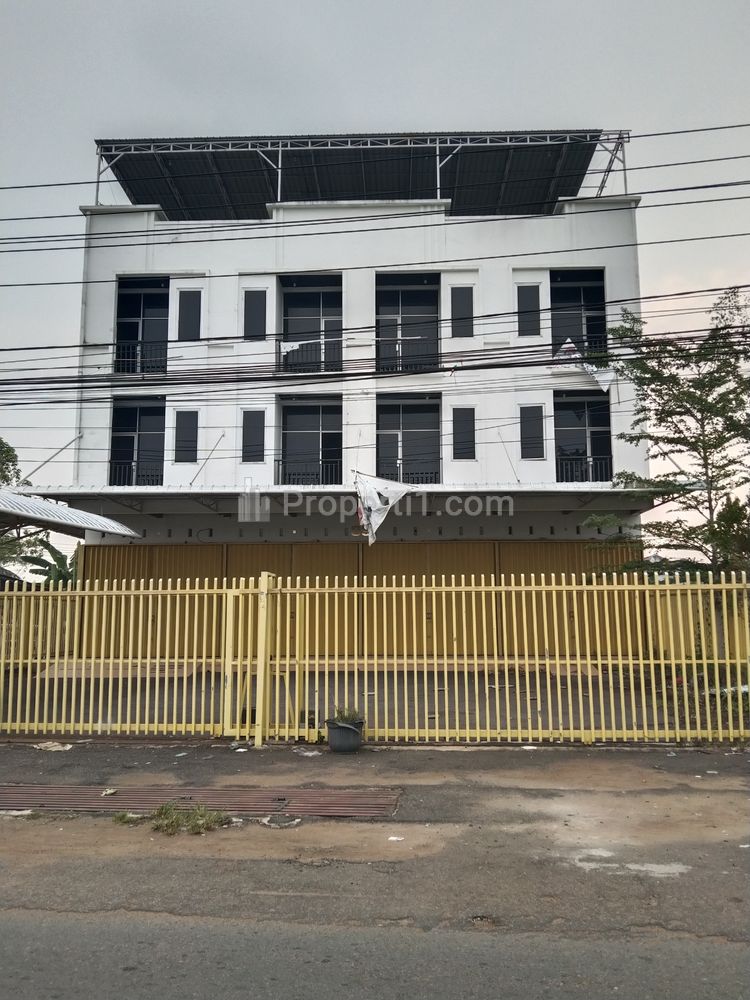 Jual Ruko 2 Gandeng Bangunan 4 Lantai di Jalan Perdamaian Kota Baru Pontianak