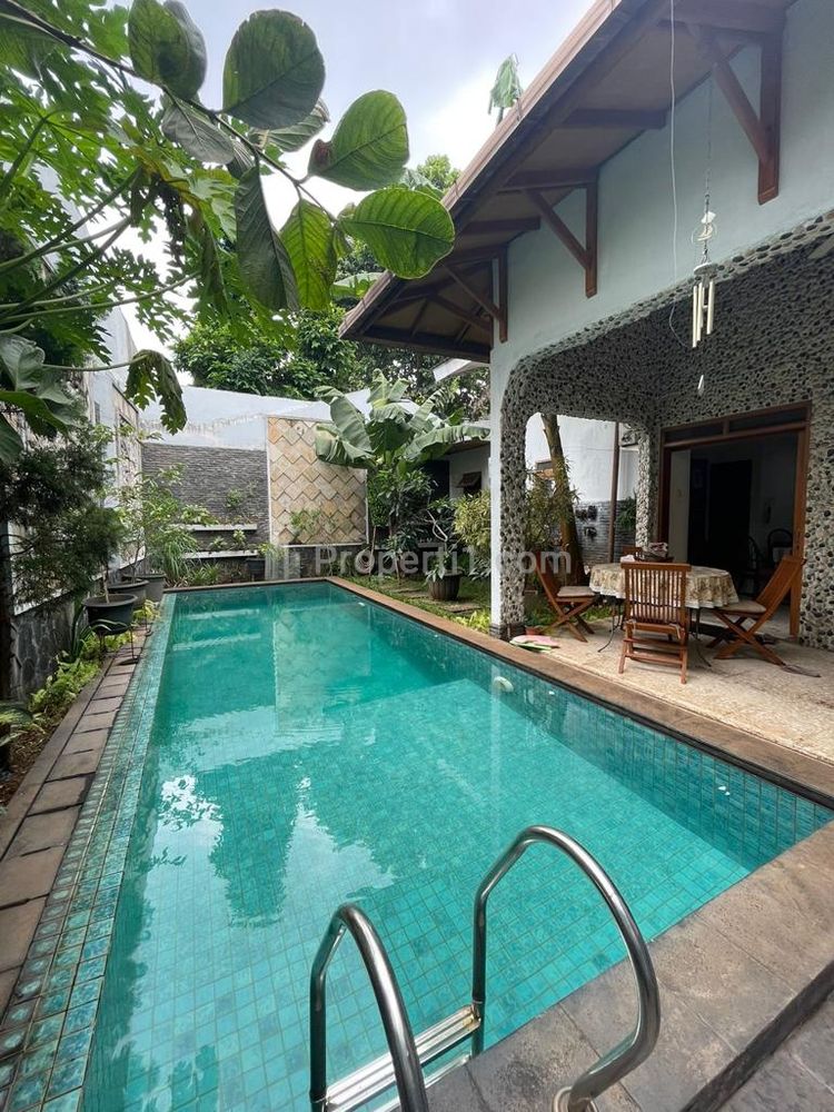 Jual Rumah di Jalan Bungur Buntu Kemang Utara Jakarta Selatan - 3 Kamar Tidur Furnished