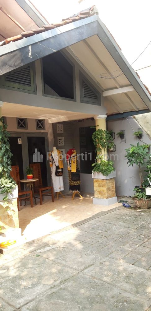 Tampak depan