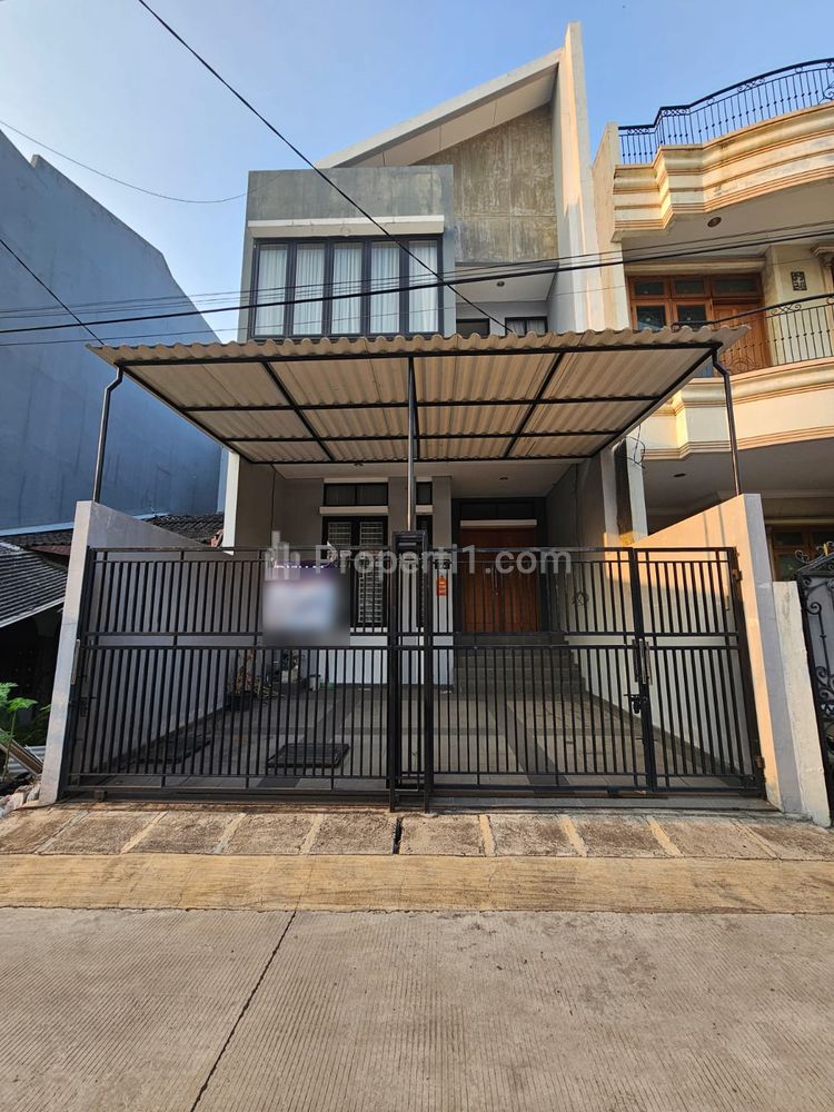 Jual Rumah Siap Huni 6x15 Strategis di Taman Ratu Jakarta Barat (TR194)