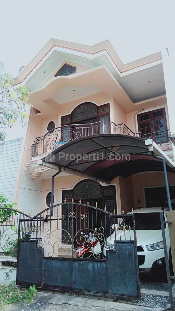 Jual Rumah SHM di Taman Puspa Raya Citraland Surabaya, Bagus Strategis