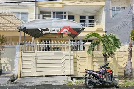 Jual Rumah Lama 7.5x22 Strategis di Taman Ratu Jakarta Barat (TR53b)